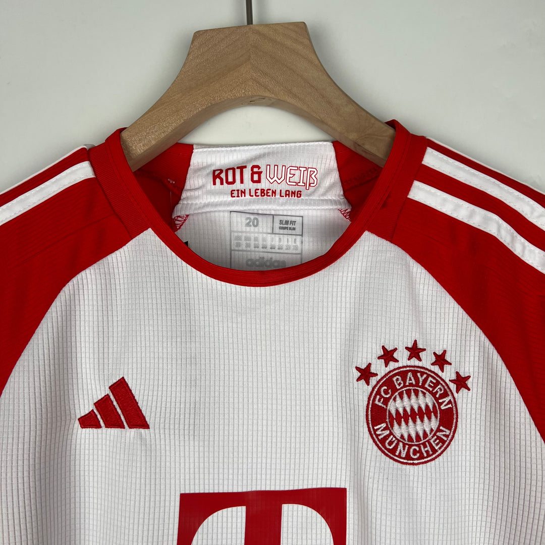 BAYERN MÜNCHEN 2023 - 2024 KOTIPAITA LAPSET