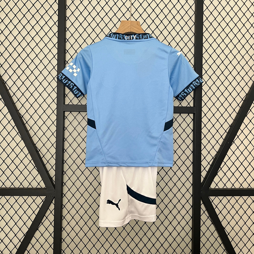MANCHESTER CITY 2024 - 2025 KOTIPAITA  LAPSET