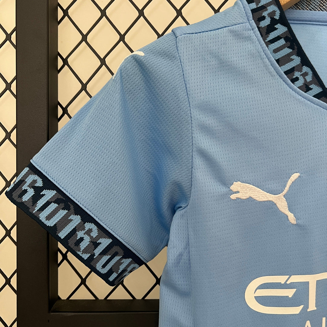 MANCHESTER CITY 2024 - 2025 KOTIPAITA  LAPSET